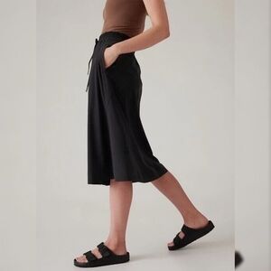 Athleta Arrival Skirt Sz 16 Black Midi Performance Commuting Work Travel Pull On